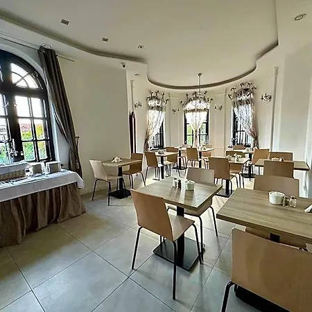 فندق مبيت وإفطار Stary 4*